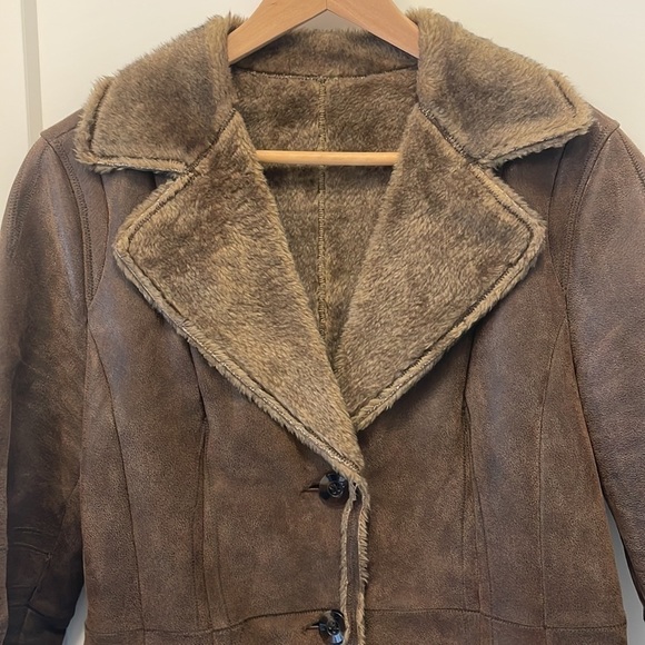 SzM Danier Brown Antiqued Leather Blazer 3 Button Barn jacket faux fur line EUC - Picture 3 of 13